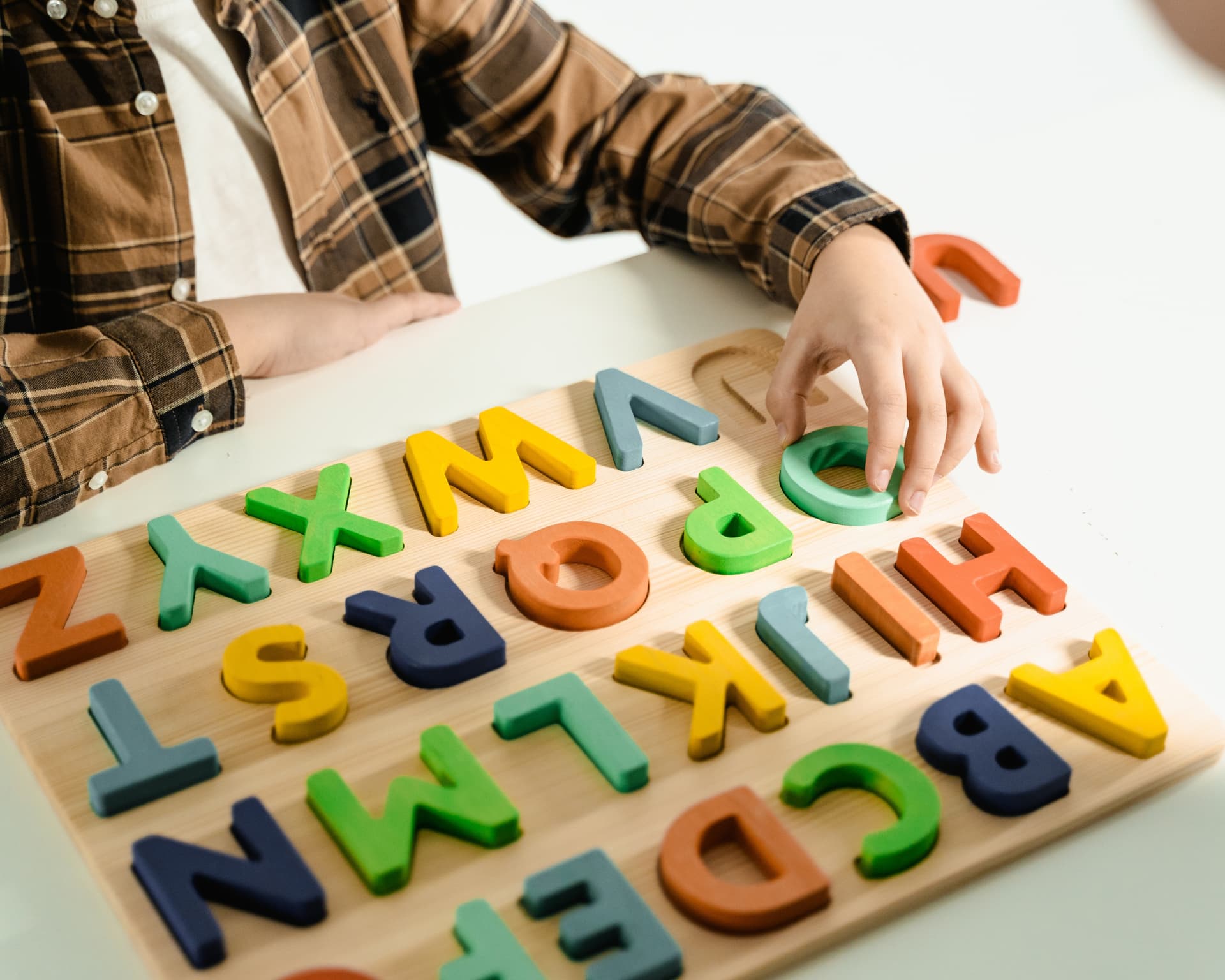 Are Intelligence Tests' Contents Trivial?